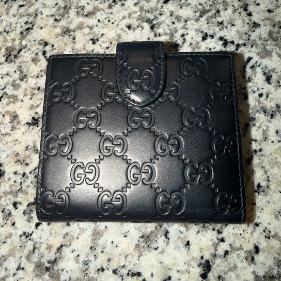 🔥Authentic Gucci Wallet with Interlocking GG Gold Hardware - Full Inclusion!🔥 - Picture 8 of 11